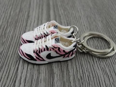 Mini sneaker keychain 3D Dunk lo - Zebra Pink - Sneakers Passion