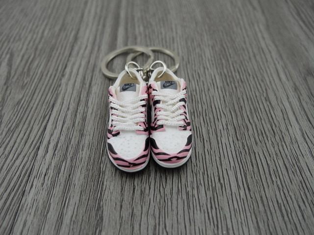 Mini sneaker keychain 3D Dunk lo - Zebra Pink - Sneakers Passion