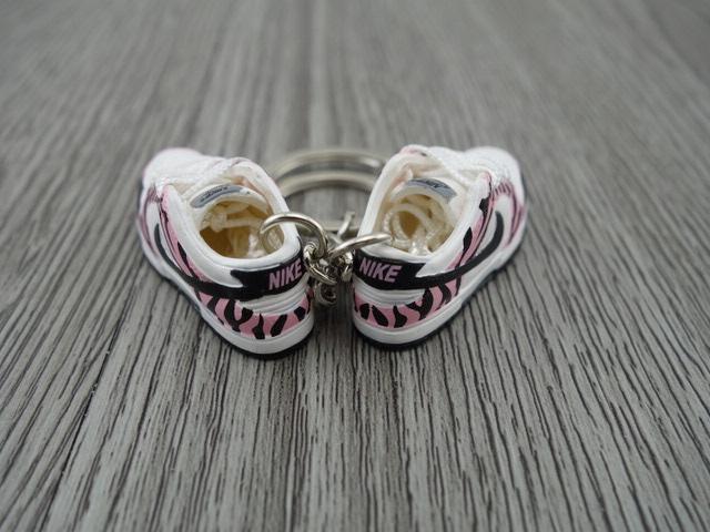 Mini sneaker keychain 3D Dunk lo - Zebra Pink - Sneakers Passion