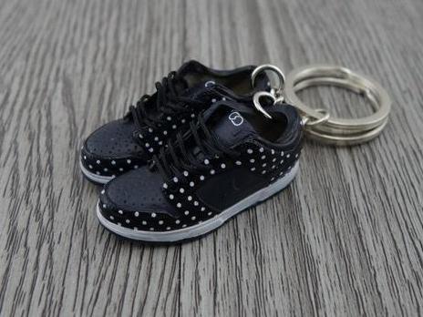 Mini sneaker keychain 3D Dunk lo - Black Polka Dots - Sneakers Passion