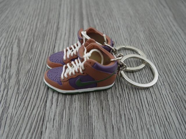 Mini sneaker keychain 3D Dunk Hi - Brown Purple Green - Sneakers Passion