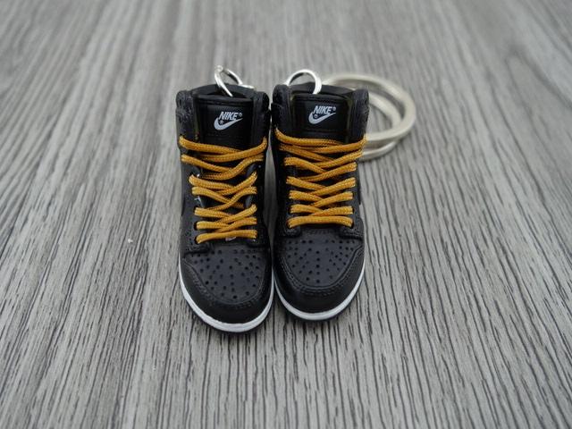 Mini sneaker keychain 3D Dunk Hi - Black Orange - Sneakers Passion