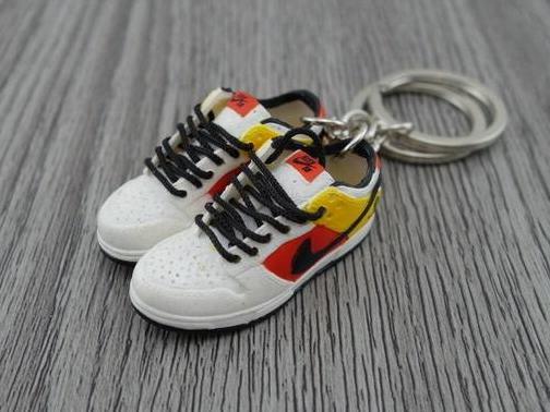 Mini sneaker keychain 3D Dunk - Raygun White - Sneakers Passion