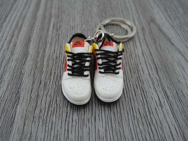 Mini sneaker keychain 3D Dunk - Raygun White - Sneakers Passion