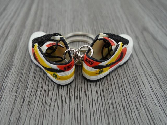 Mini sneaker keychain 3D Dunk - Raygun White - Sneakers Passion