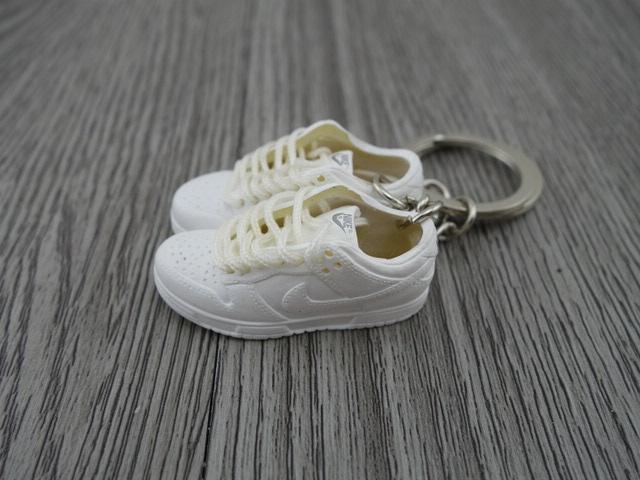 Mini sneaker keychain 3D Dunk Lo - Triple White - Sneakers Passion
