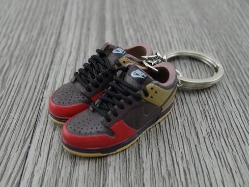 Mini sneaker keychain 3D Dunk Lo - Red Black Olive - Sneakers Passion
