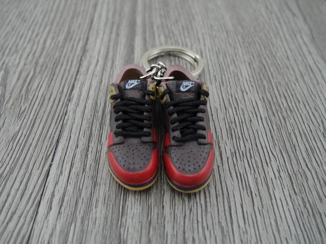Mini sneaker keychain 3D Dunk Lo - Red Black Olive - Sneakers Passion