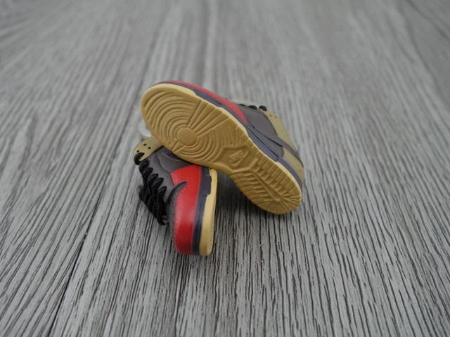 Mini sneaker keychain 3D Dunk Lo - Red Black Olive - Sneakers Passion
