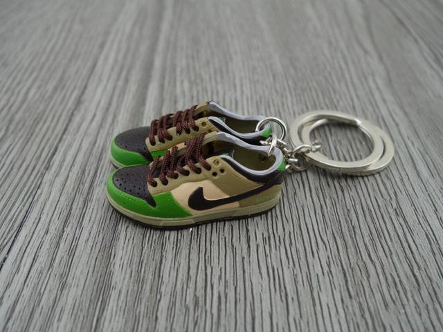 Mini sneaker keychain 3D Dunk Lo - Green beige - Sneakers Passion
