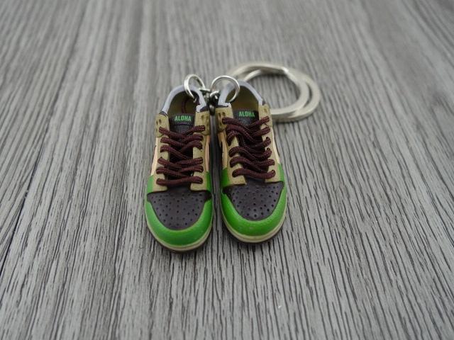 Mini sneaker keychain 3D Dunk Lo - Green beige - Sneakers Passion