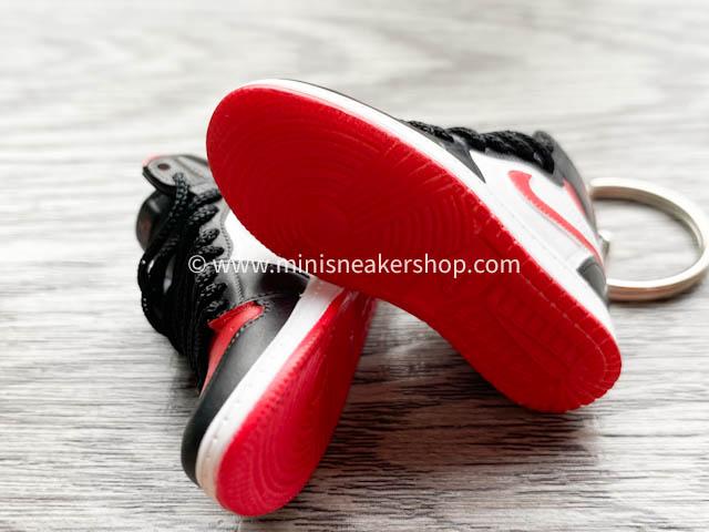 Mini sneaker keychain 3D Air Jordan 1 - Bred Toe - Sneakers Passion