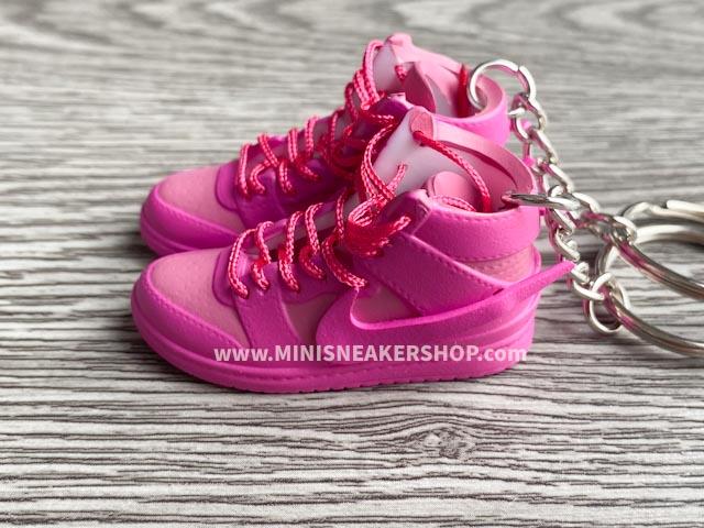 Mini sneaker keychain 3D Air Jordan 1 - Triple Fushia - Sneakers Passion