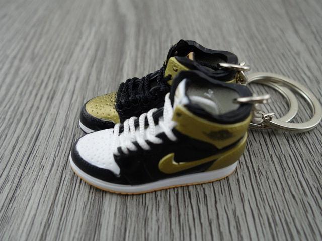Mini sneaker keychain 3D Air Jordan 1 - Top 3 Black Gold - Sneakers Passion