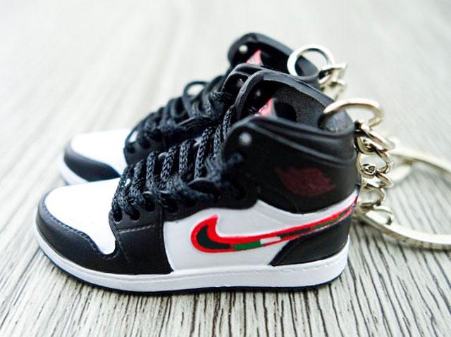 Mini sneaker keychain 3D Air Jordan 1 - Sports Illustrated - Sneakers Passion