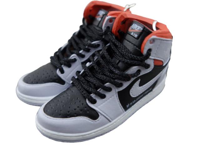 Mini sneaker keychain 3D Air Jordan 1 - Hyper Crimson HQ - Sneakers Passion