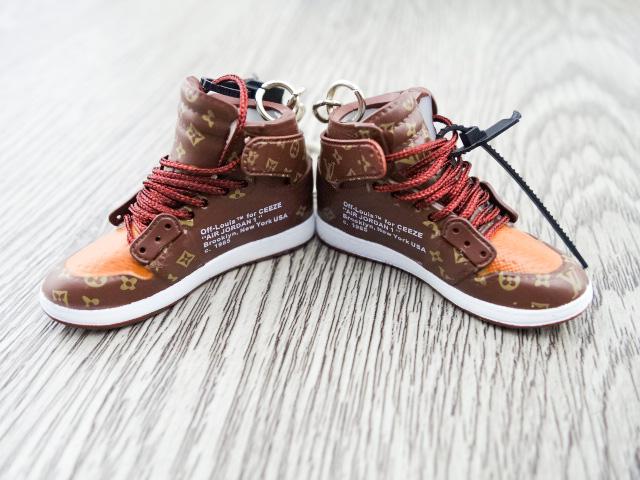 Mini sneaker keychain 3D HQ AJ1 x OW x LV inspired - EXCLUSIVE - Limited edition - Sneakers Passion