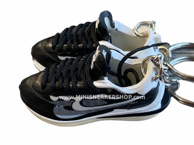 Mini 3D sneaker keychains Nike Vaporwaffle sacai Black White - Sneakers Passion
