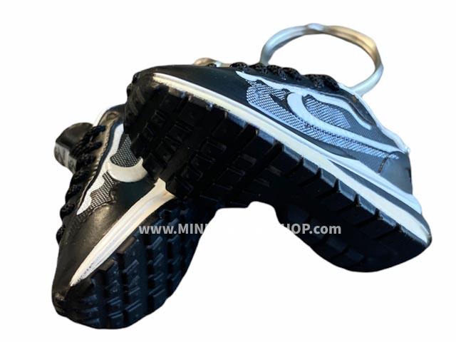 Mini 3D sneaker keychains Nike Vaporwaffle sacai Black White - Sneakers Passion