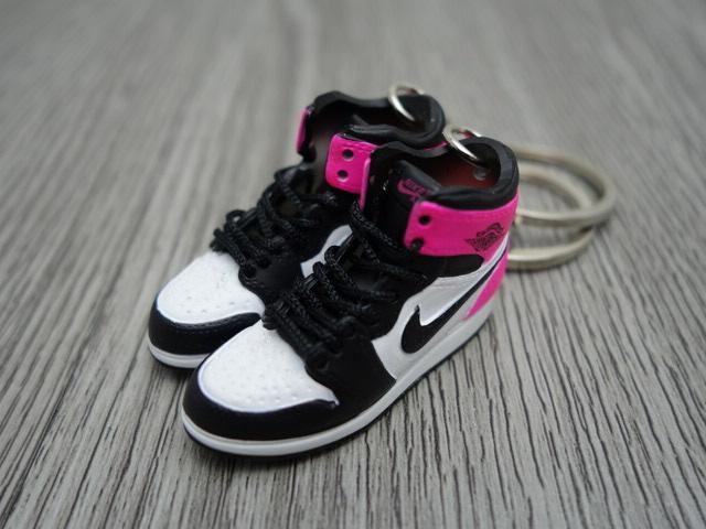 Mini sneaker keychain 3D Air Jordan 1 - Fushia Pink/ Black and White - Sneakers Passion