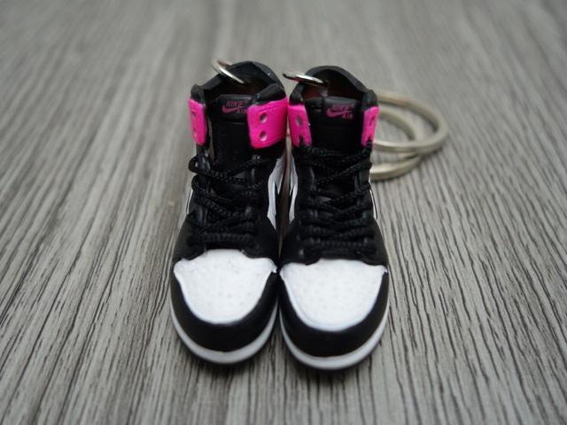 Mini sneaker keychain 3D Air Jordan 1 - Fushia Pink/ Black and White - Sneakers Passion