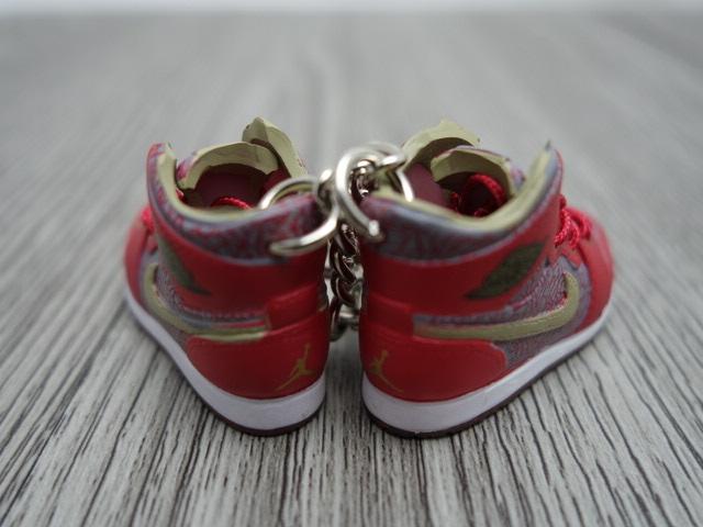 Mini sneaker keychain 3D Air Jordan 1 - red elephant prints and olive HQ - Sneakers Passion
