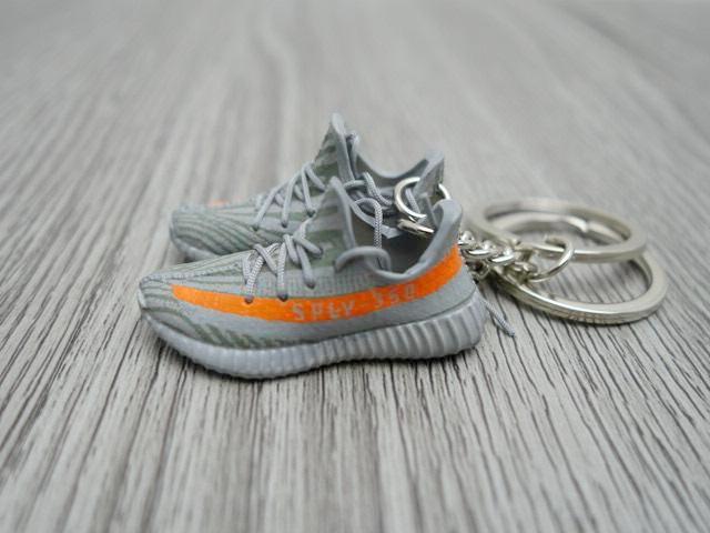 Mini Sneaker Keychains YZY - BELUGA - Sneakers Passion