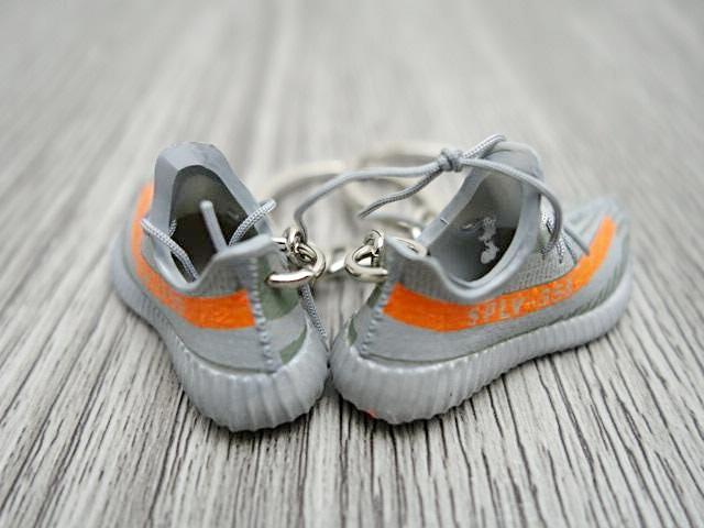 Mini Sneaker Keychains YZY - BELUGA - Sneakers Passion