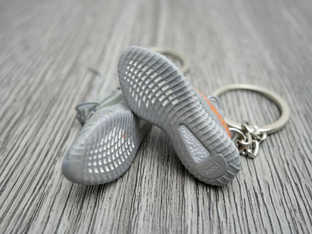 Mini Sneaker Keychains YZY - BELUGA - Sneakers Passion