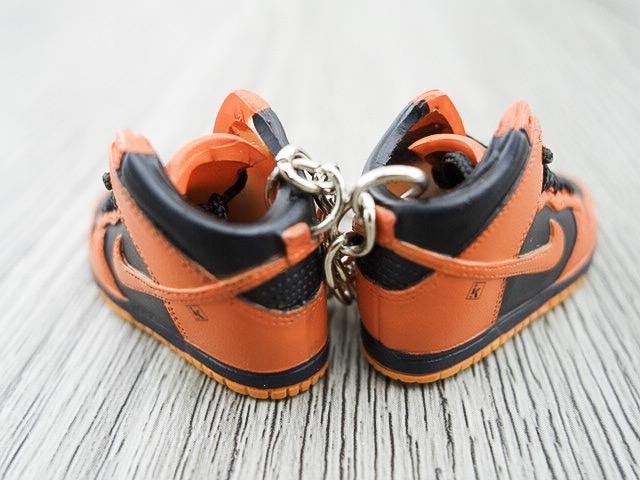 Mini Sneaker keychains Dunk Hi - Orange Black - Sneakers Passion