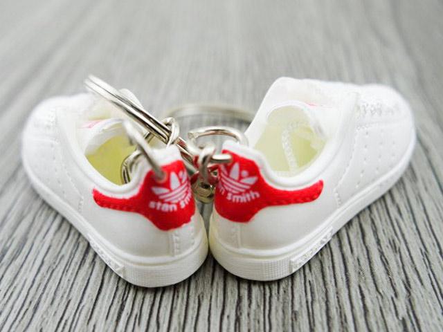 Mini 3D sneaker keychains Stan Smith - Fushia and White - Sneakers Passion