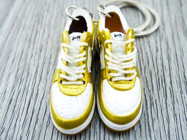 Mini 3D sneaker keychains BAPE Gold and White - Sneakers Passion