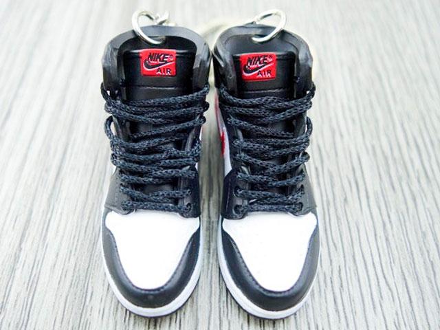 Mini sneaker keychain 3D Air Jordan 1 - Sports Illustrated - Sneakers Passion