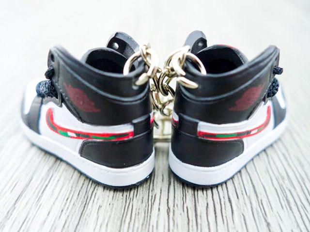 Mini sneaker keychain 3D Air Jordan 1 - Sports Illustrated - Sneakers Passion