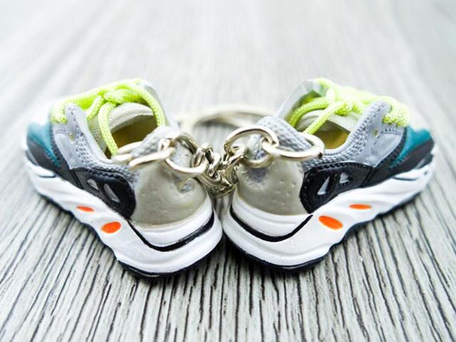 Mini Sneaker Keychains YZY 700 - Wave Runner - Sneakers Passion