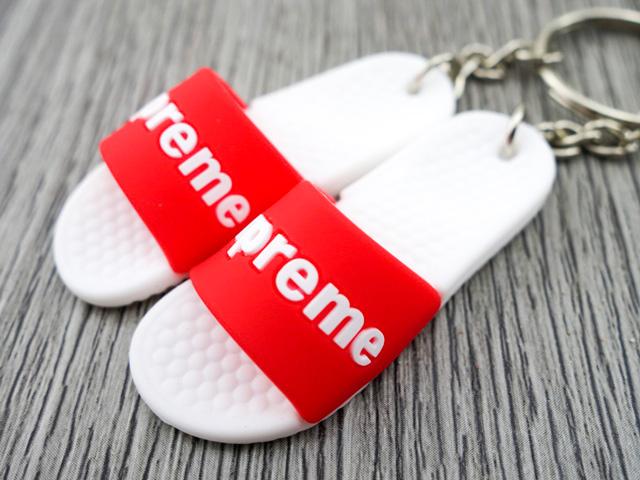 mini 3D sneaker keychains Flip Flops - Sandals White/Red - Sneakers Passion