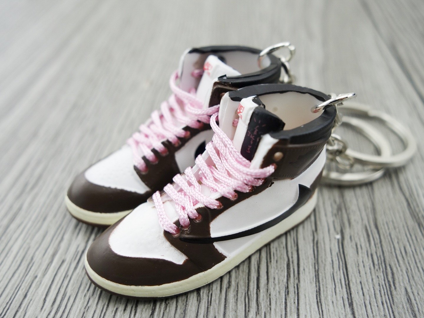 Mini sneaker keychain 3D Air Jordan 1 x Travis Scott - Cactus Jack - Sneakers Passion