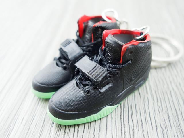 Mini Sneaker Keychains NIKE Yeezy Black Solar Red - Sneakers Passion