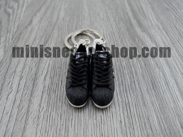 mini 3D sneaker keychains Superstar 2 Tokyo 35th (2005) - Sneakers Passion