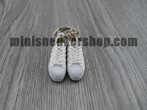 mini 3D sneaker keychains Superstar white weaves (2005) - Sneakers Passion