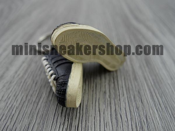 mini 3D sneaker keychains Superstar 2 neighborhood - Sneakers Passion