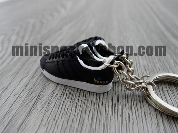 mini 3D sneaker keychains Superstar 2 Tokyo 35th (2005) - Sneakers Passion