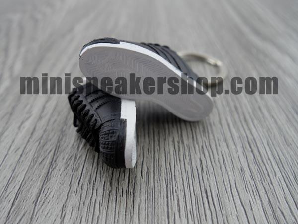 mini 3D sneaker keychains Superstar 2 Tokyo 35th (2005) - Sneakers Passion