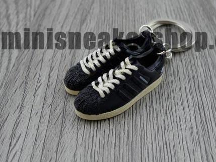 mini 3D sneaker keychains Superstar 2 neighborhood - Sneakers Passion
