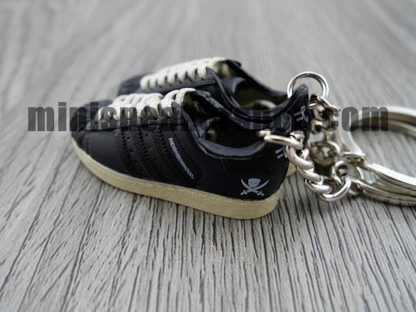 mini 3D sneaker keychains Superstar 2 neighborhood - Sneakers Passion