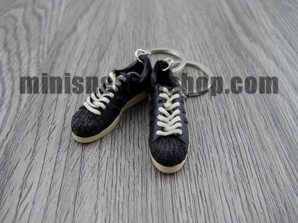 mini 3D sneaker keychains Superstar 2 neighborhood - Sneakers Passion