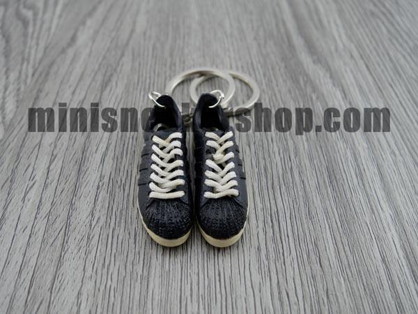 mini 3D sneaker keychains Superstar 2 neighborhood - Sneakers Passion