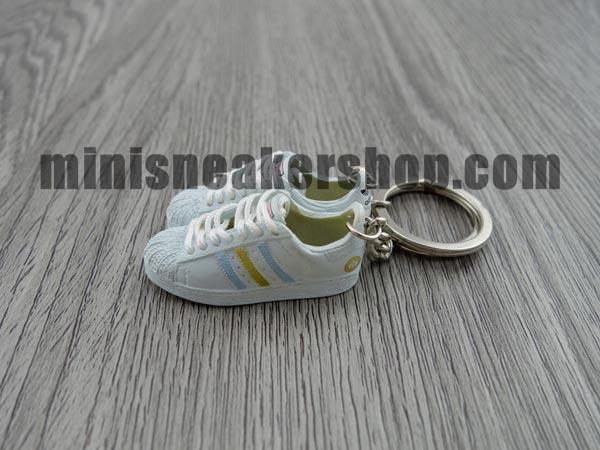 mini 3D sneaker keychains Superstar - Sneakers Passion