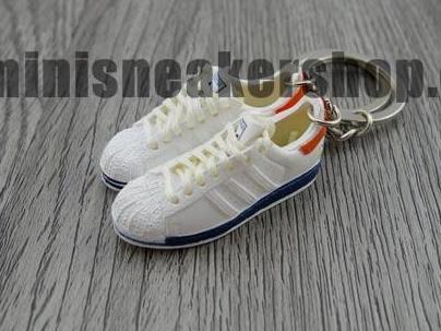 mini 3D sneaker keychains Superstar New York 35th (2005) - Sneakers Passion