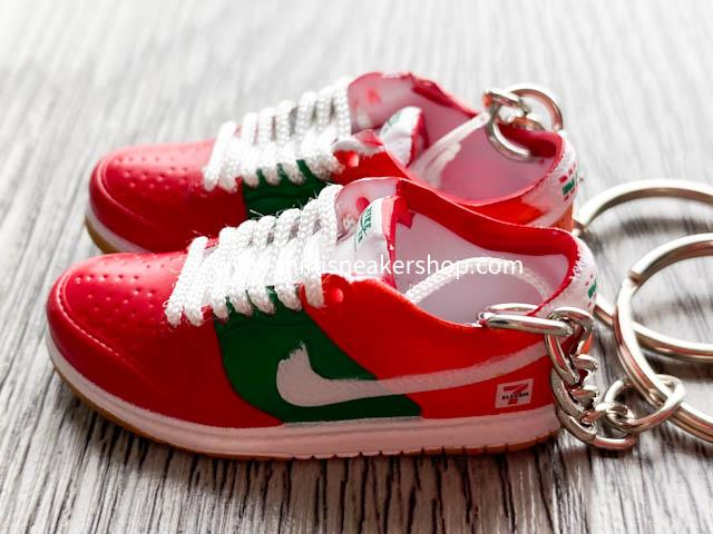 Mini sneaker keychain 3D Dunk SB low 7/11 - Sneakers Passion